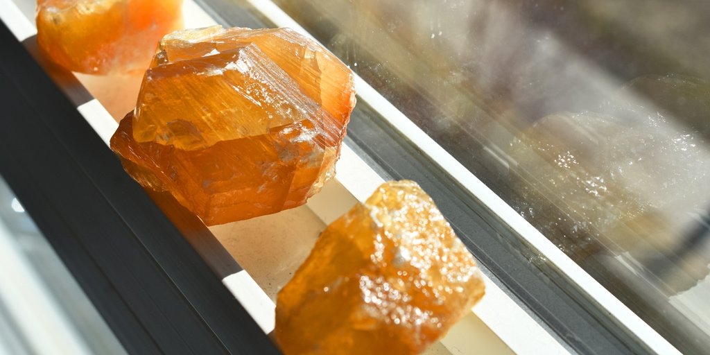 Can orange calcite go in the sun?